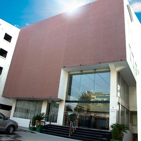Veronica Hotel Вадодара Екстер'єр фото