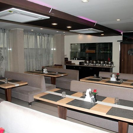 Veronica Hotel Вадодара Екстер'єр фото