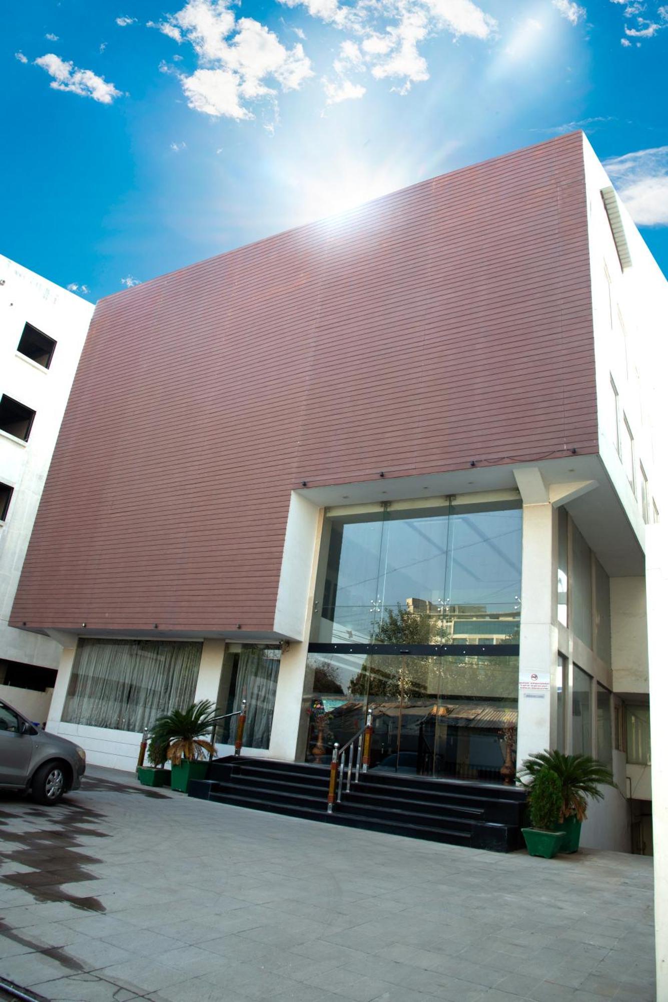 Veronica Hotel Вадодара Екстер'єр фото
