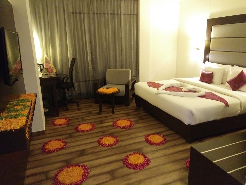 Veronica Hotel Вадодара Екстер'єр фото