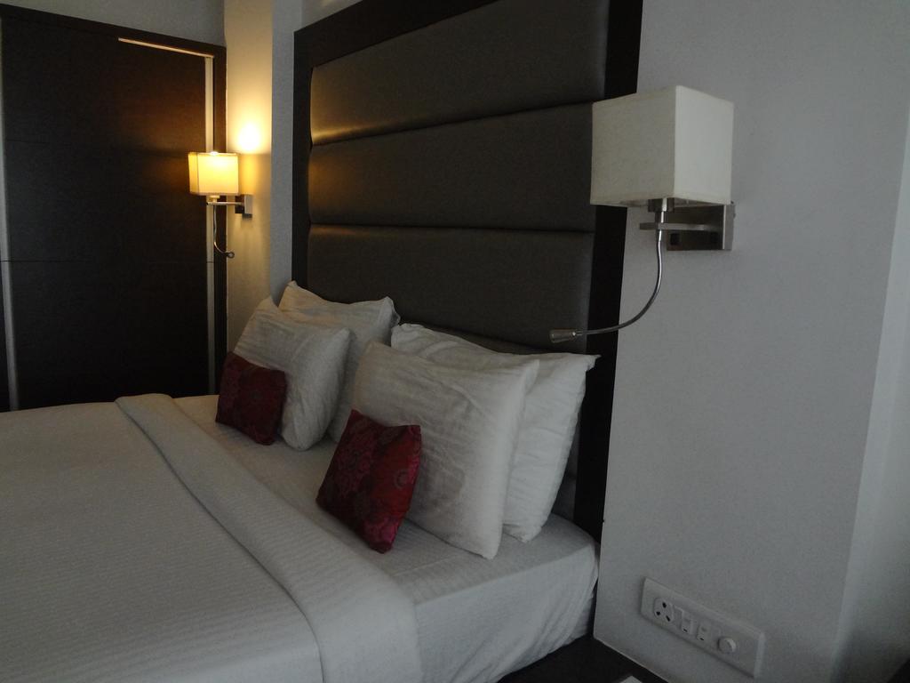 Veronica Hotel Вадодара Екстер'єр фото