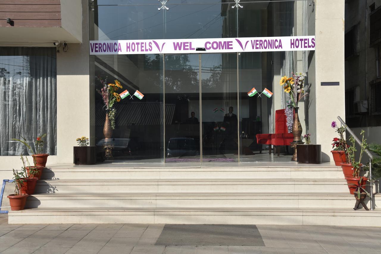 Veronica Hotel Вадодара Екстер'єр фото