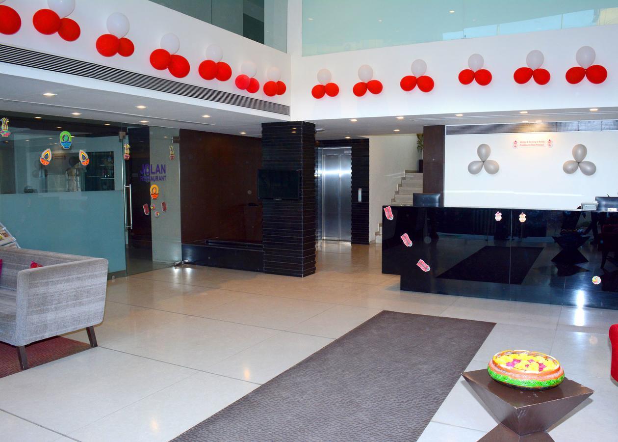 Veronica Hotel Вадодара Екстер'єр фото