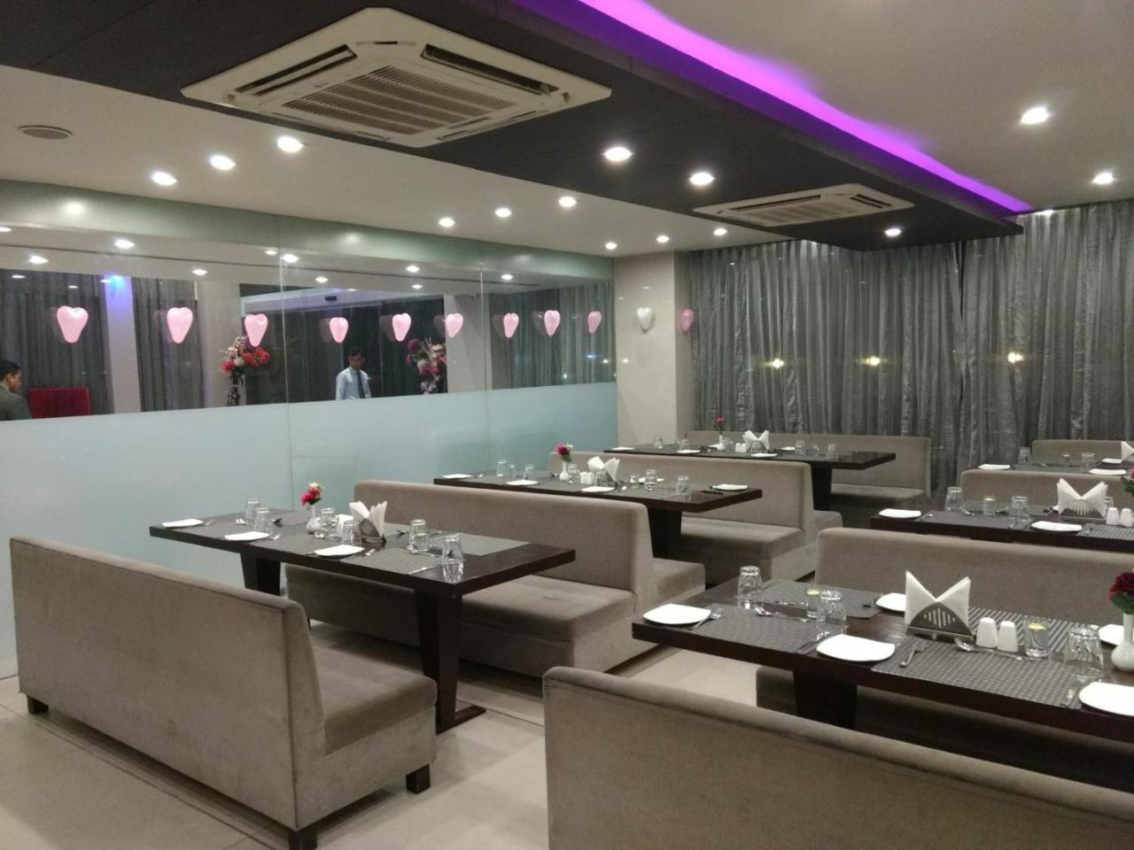Veronica Hotel Вадодара Екстер'єр фото