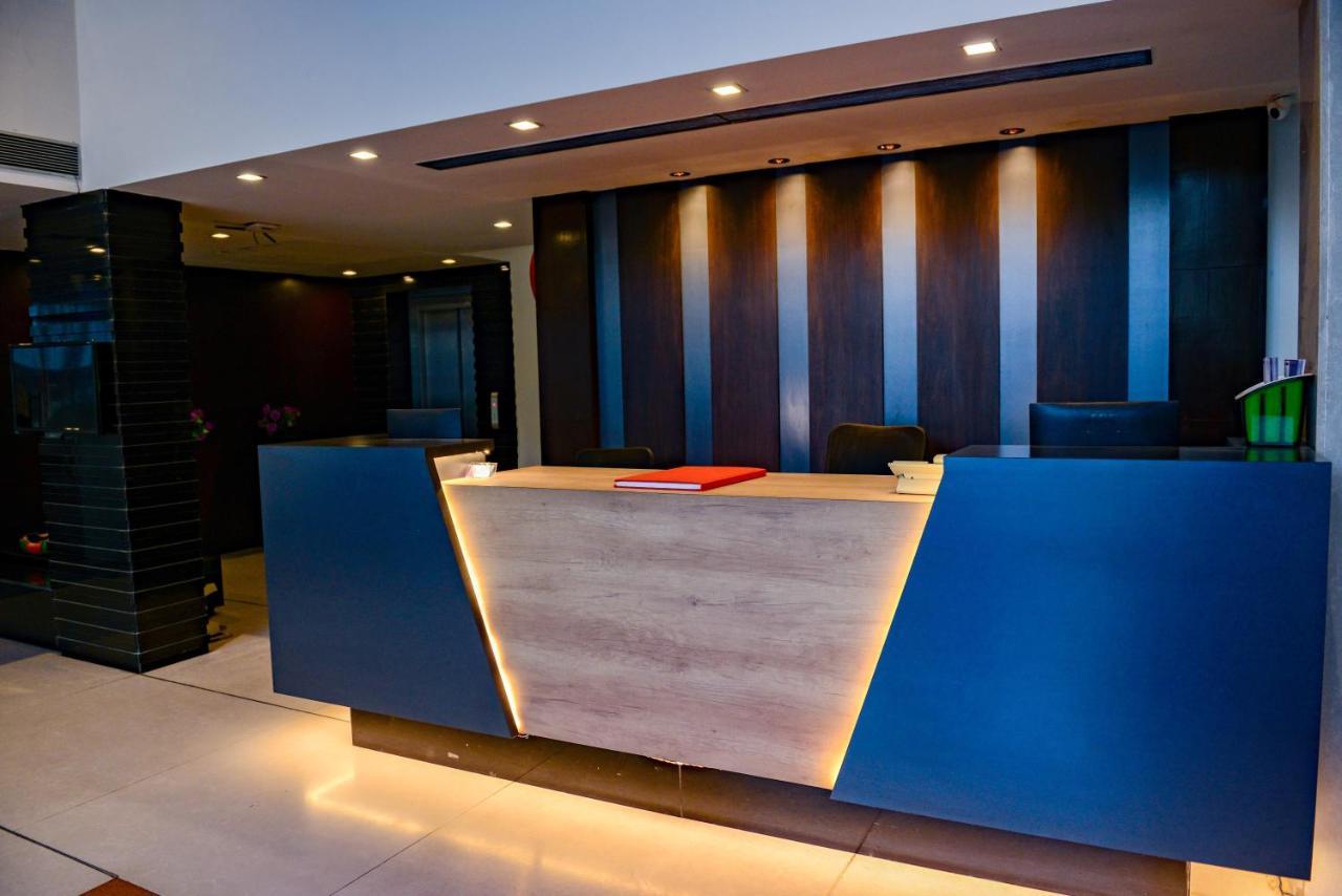 Veronica Hotel Вадодара Екстер'єр фото